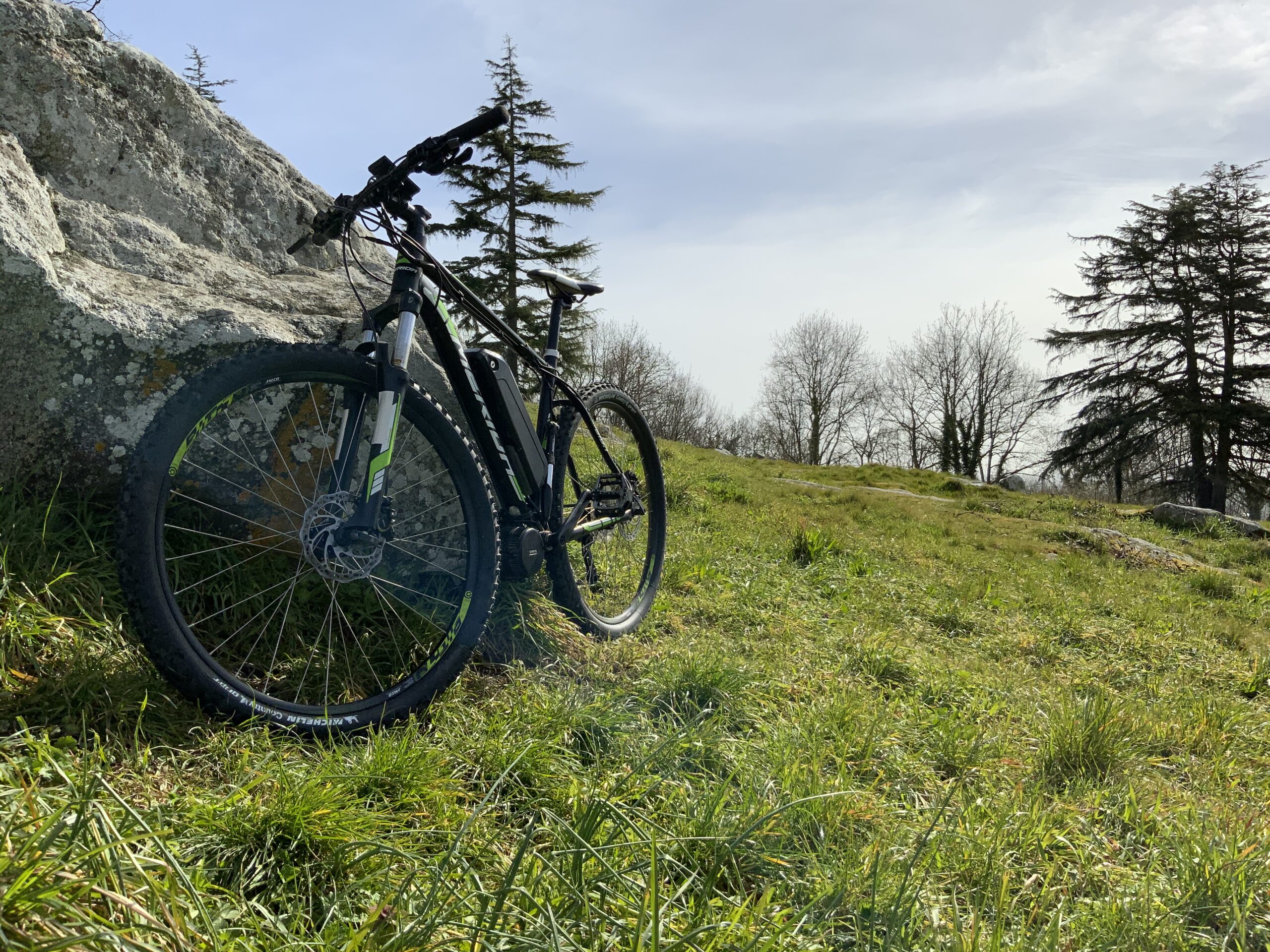 Vélo électrifié à l'atelier Electricycles de la Baie