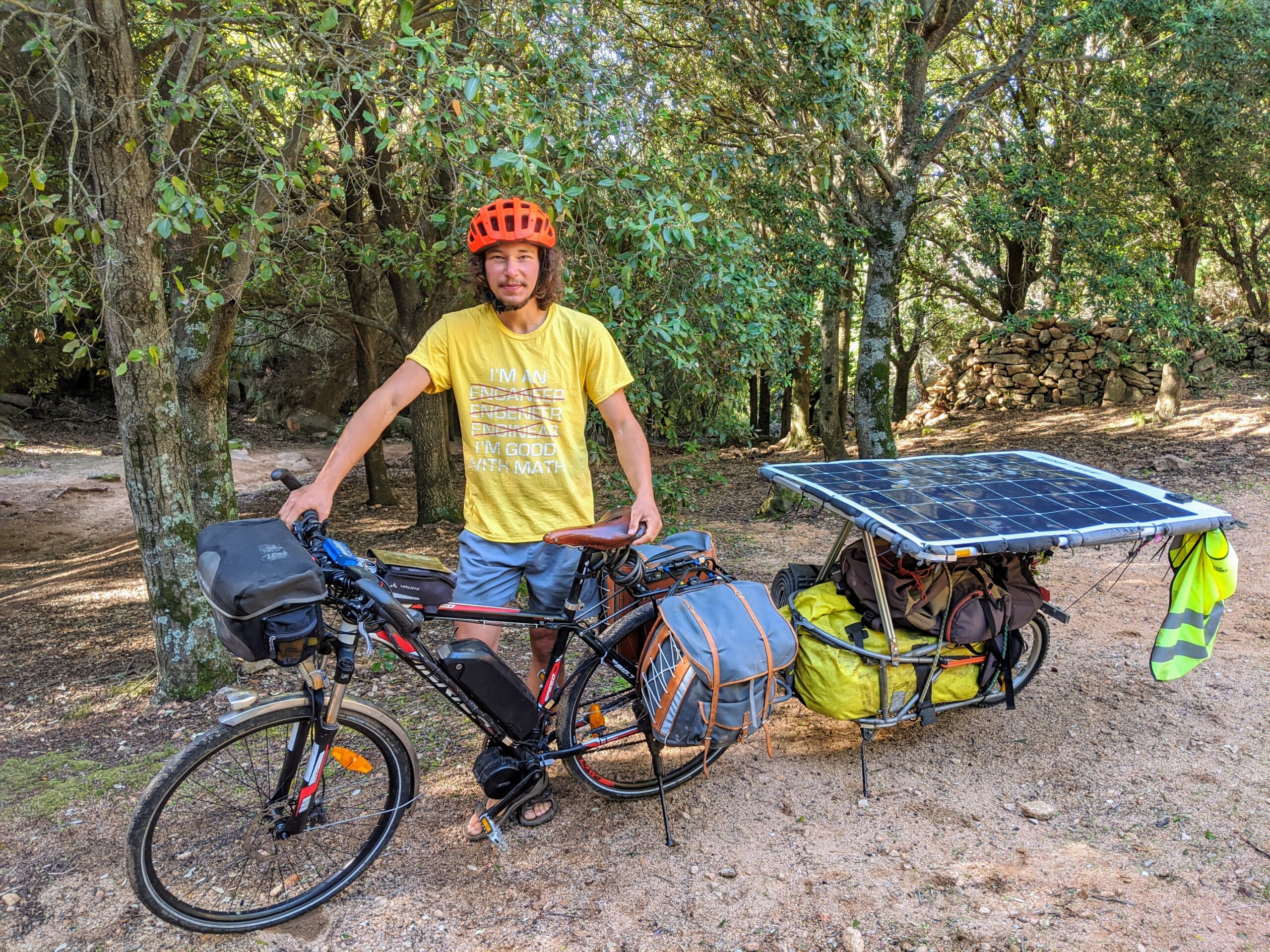 Voyage de 6000 km en vélo solaire : panneau orientable 170Wc, moteur pédalier BBS02 750W, 1100Wh de batterie, remorque Bob Yak, selle cuir Brooks B17, cornes Ergon GP5