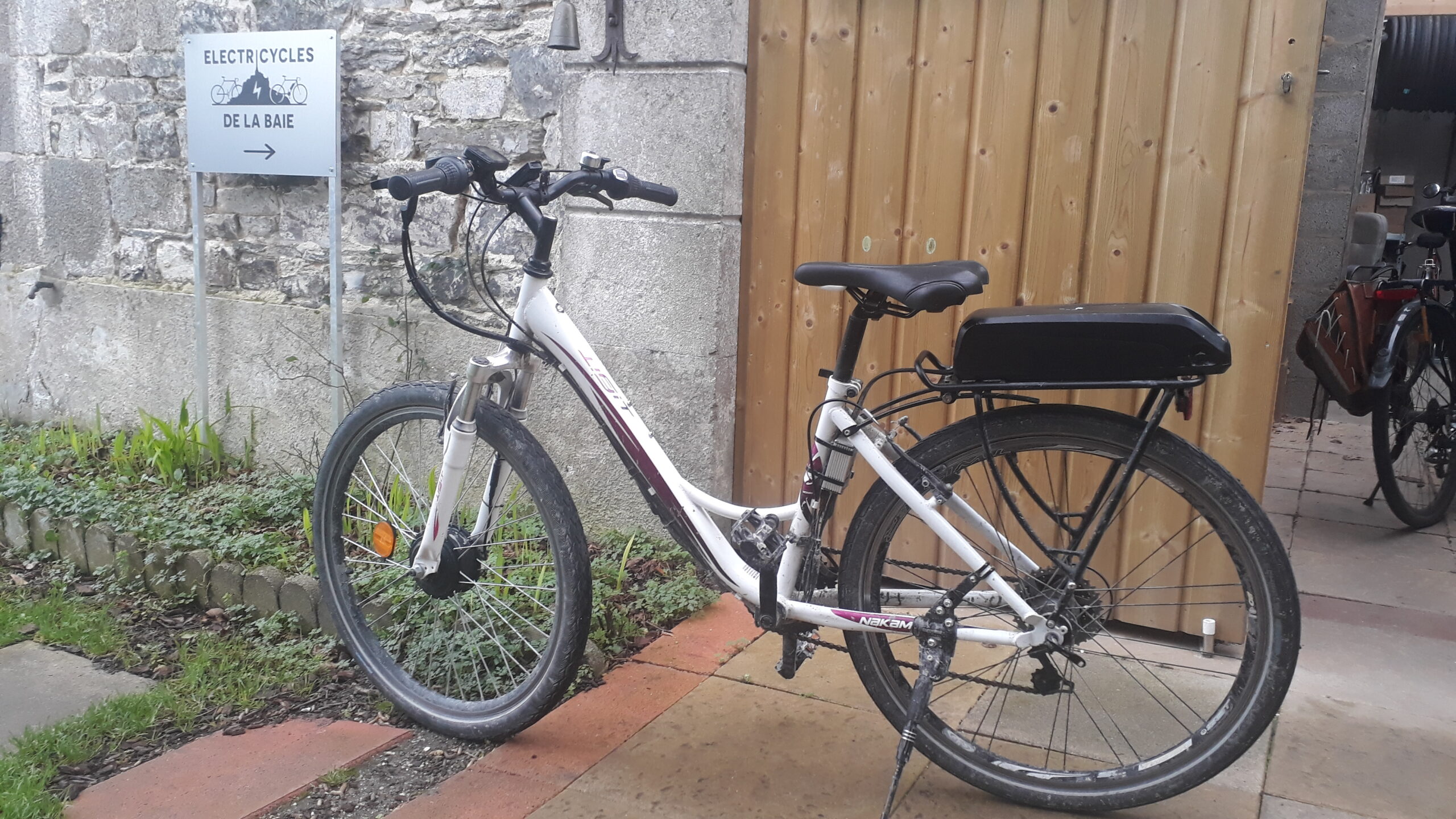 Moteur roue avant pour ramener le centre de gravité au centre du vélo